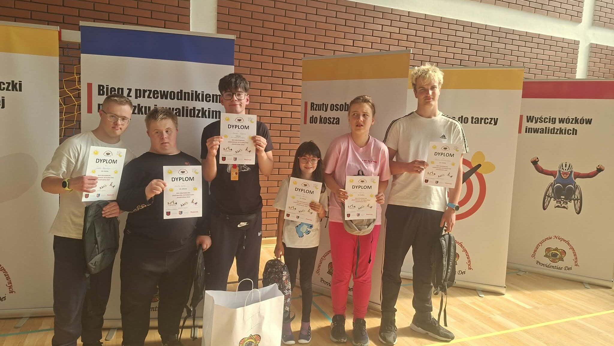 Daniel N. zdobywa I miejsce w rzucie woreczkiem do kosza na XXIII Spartakiadzie